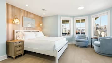 Phòng Suite, 1 giường cỡ queen, quang cảnh biển | Truy cập Internet không dây miễn phí, bộ trải giường