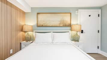 Deluxe Room, 1 Queen Bed, Ocean View | Free WiFi, bed sheets
