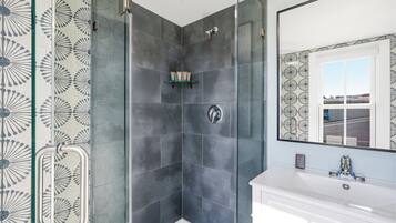 Kamar Standar, 1 Tempat Tidur Queen | Kamar mandi | Shower, handuk, sabun, dan sampo