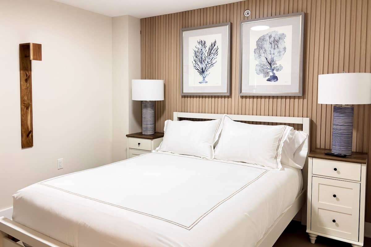 Standard Room, 1 Queen Bed