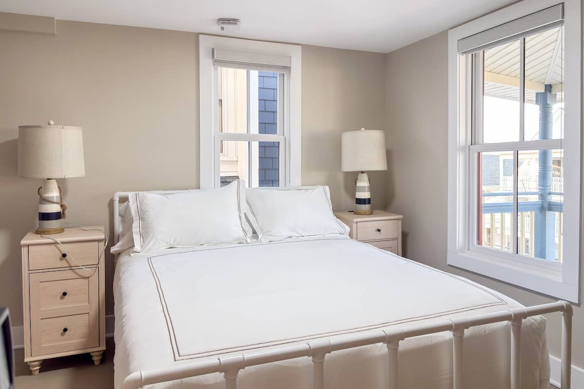 Standard Room, 1 Queen Bed