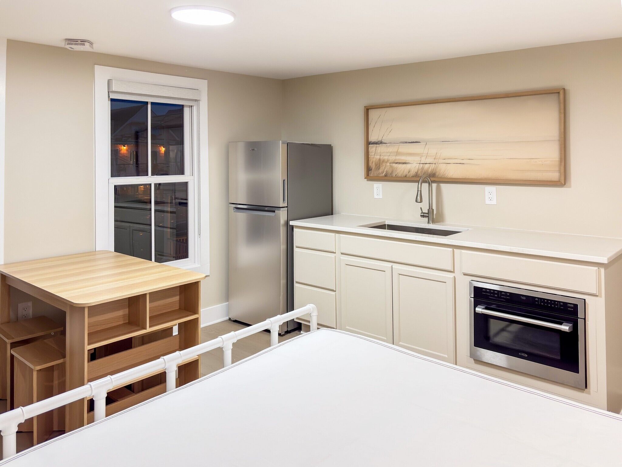 Premier Suite, 1 Queen Bed, Courtyard View | Private kitchen | Highchair