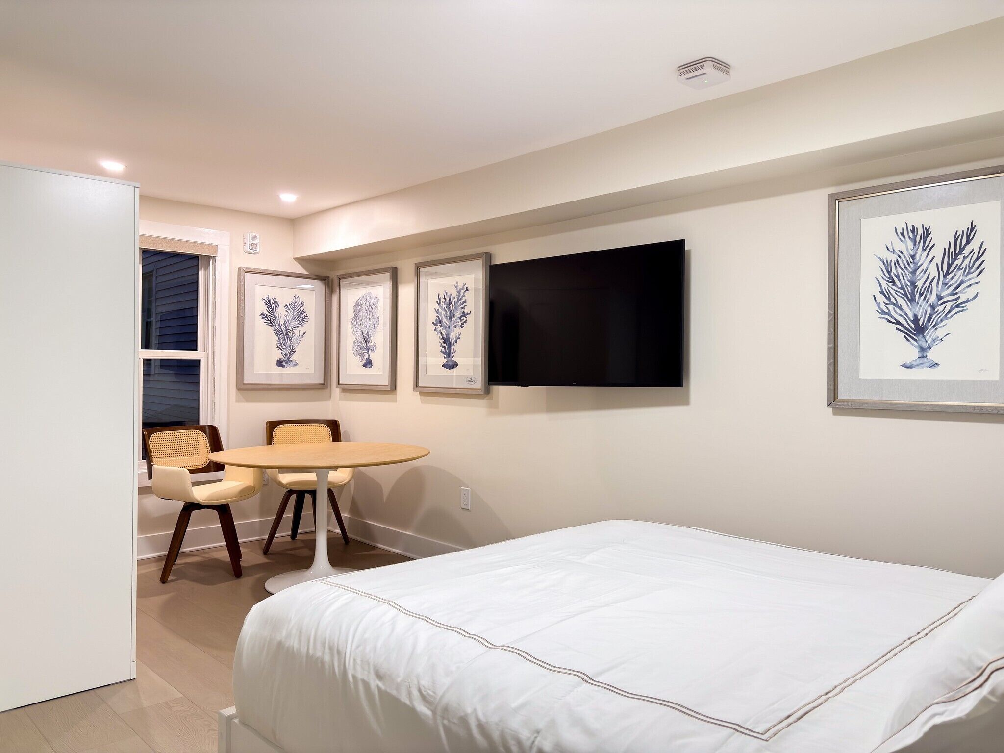 Premier Suite, 1 Queen Bed, Courtyard View