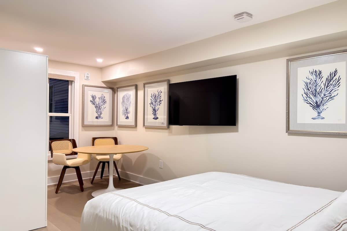 Premier Suite, 1 Queen Bed, Courtyard View