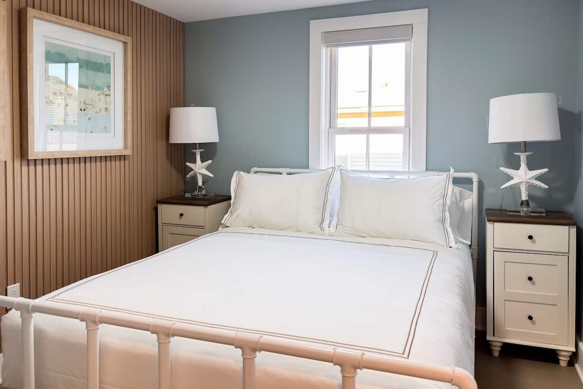 Standard Room, 1 Queen Bed