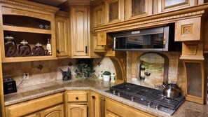 Refrigerador, microondas, horno, placa de cocina