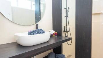 Habitación doble superior, balcón, vista al océano | Baño