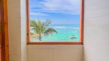 Habitación doble superior, balcón, vista al océano | Wifi gratis