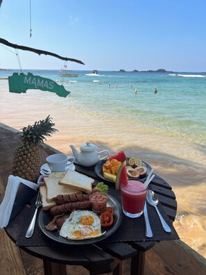 فطور إنجليزي مجانًا يوميًا