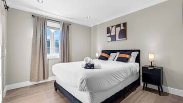 4 bedrooms, desk, iron/ironing board, travel crib