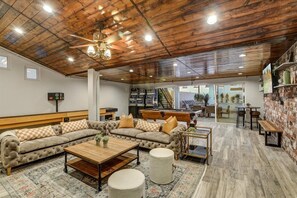 Games room - Luxury 7BR Wild West Estate in Scottsdale, Pool, Spa, Golf, Bocce! (Scottsdale)