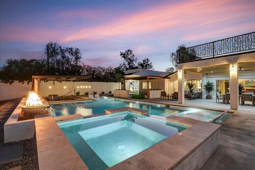 Luxury 7BR Wild West Estate in Scottsdale, Pool, Spa, Golf, Bocce!