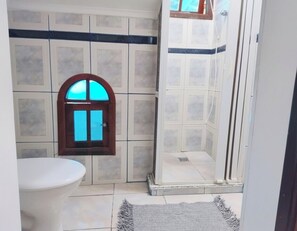 Toallas, jabón, papel de baño 