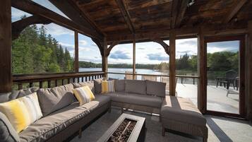 Televisor i llar de foc