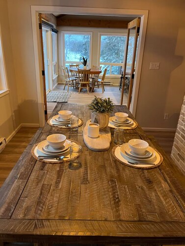 Charming Cottage- lakefront, hot tub, snowmobiling