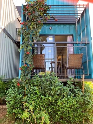 Apartamento com Varanda e Cozinha | 露台/庭院