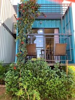 Apartamento com Varanda e Cozinha | Terraço/pátio