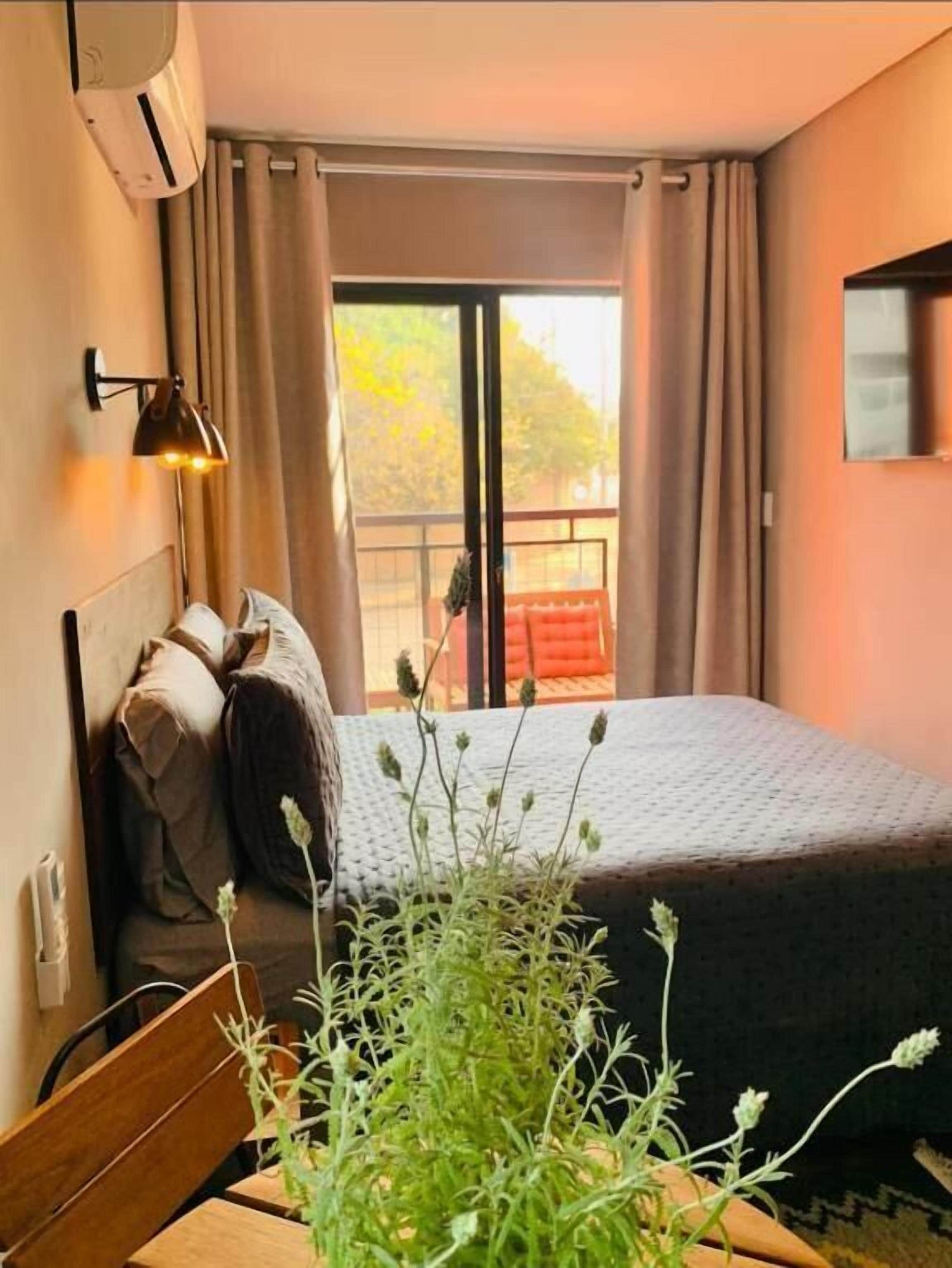 Suite com Varanda | Soundproofing, free WiFi