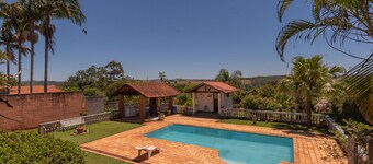 Casa de Campo com Piscina e Lareira em Bragan a
