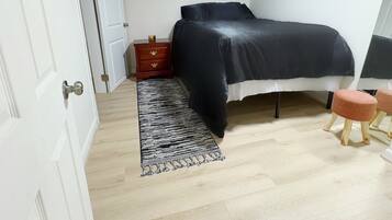 2 chambres, coffres-forts dans les chambres, bureau