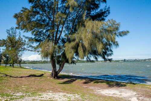 Casa com Piscina Quadra de Areia e Churrasqueira