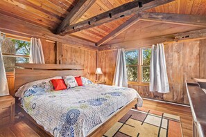 مكواة/لوح كي وخدمة الإنترنت وملاءات أسرّة