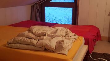 7 slaapkamers, een strijkplank/strijkijzer, reisbedje, gratis wifi