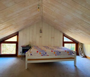 7 dormitorios, tabla de planchar con plancha, cuna de viaje