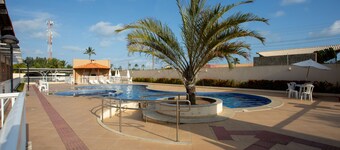 Apto com Piscina e Garagem em Barra dos Coqueiros