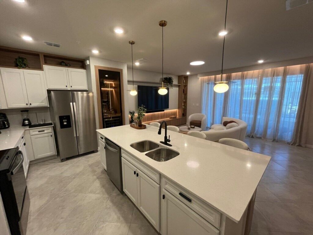 Refrigerador, microondas, horno, placa de cocina