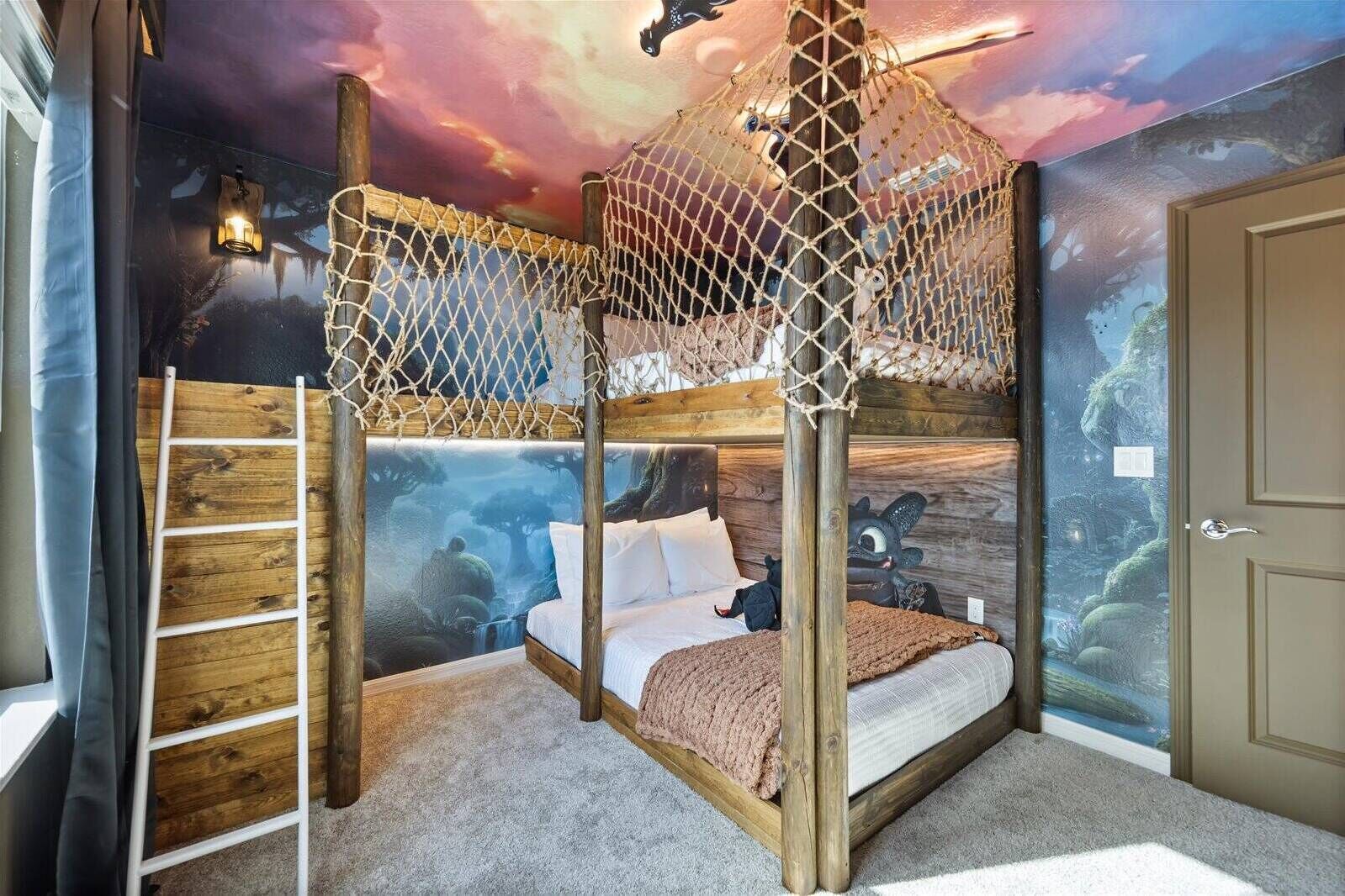 5 bedrooms, travel crib, WiFi, bed sheets
