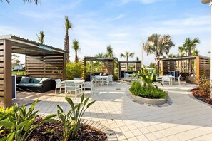 Outdoor dining - 5 BD/ 4.5 BA/ Windsor Cay (16194 CC) (Clermont)