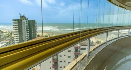 Apto com Varanda e Churrasqueira a 100m da Orla