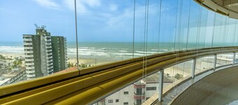 距離海濱100米的帶陽台與燒烤設施公寓