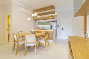 Apartment | 3 bedrooms - Apto P na Areia com Varanda e Churrasqueira (Florianópolis)