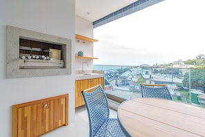 Apartment | 3 bedrooms - Apto P na Areia com Varanda e Churrasqueira (Florianópolis)