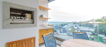 Apto P na Areia com Varanda e Churrasqueira