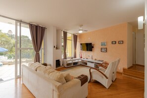 4 bedrooms - Casa de Campo com Piscina Lareira e Churrasqueira (Sao Roque)