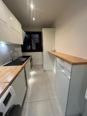 冰箱、微波炉、烤箱、炉灶