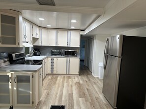 Microwave, oven, dishwasher, coffee/tea maker