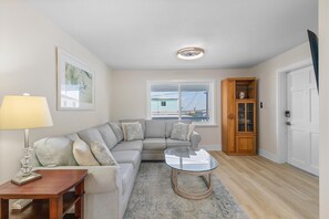 Huis, 1 kingsize bed met slaapbank (Villa Bleu 2) | Woonruimte