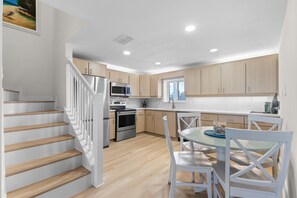 House, 1 King Bed with Sofa bed (Villa Bleu 2) | Private kitchen | Oven, toaster - Villa Bleu 2 (New Smyrna Beach)