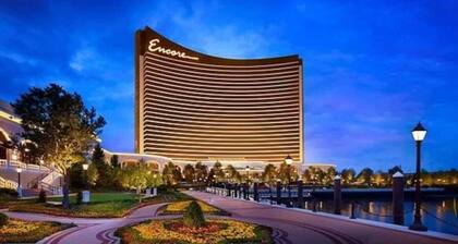 3 Large Bedrooms | Modern Décor | Spacious