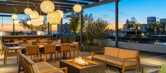 The Pearl Coast Modern Brand New 2BR Rooftop Pool, Gym And Sauna