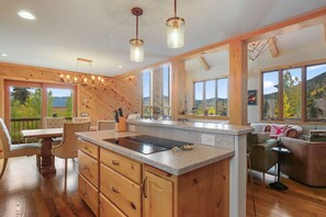 Interior - NEW LISTING-Gorgeous 3bedroom home in Frisco, perfect for your mountain getaway! (Frisco)