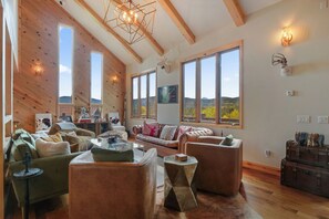 TV - NEW LISTING-Gorgeous 3bedroom home in Frisco, perfect for your mountain getaway! (Frisco)
