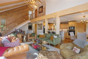 TV - NEW LISTING-Gorgeous 3bedroom home in Frisco, perfect for your mountain getaway! (Frisco)