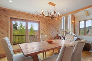 Dining - NEW LISTING-Gorgeous 3bedroom home in Frisco, perfect for your mountain getaway! (Frisco)