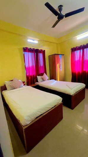 Basic Double Room | Iron/ironing board, free WiFi - Rinchen Stay (Bodh Gaya)