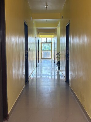Interior entrance - Rinchen Stay (Bodh Gaya)